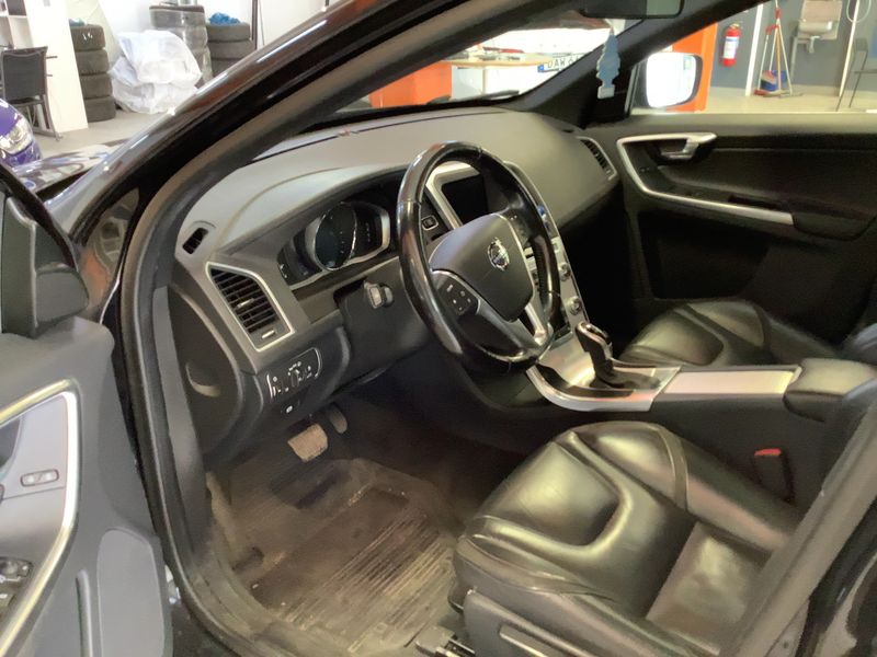 Volvo XC60 2.4 D4 Business AWD — zdjęcie 11