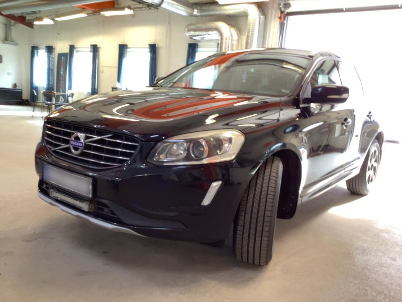 Volvo XC60 2.4 D4 Business AWD — zdjęcie 1
