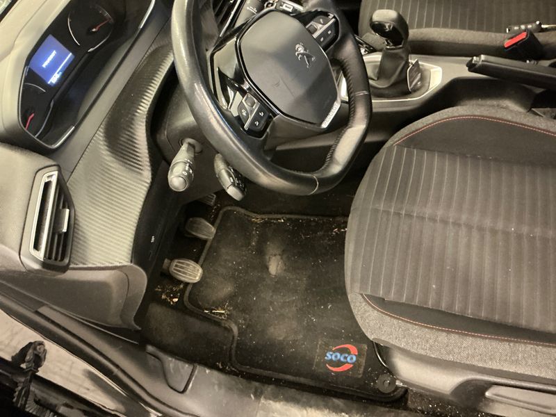 Peugeot 208 1.2 PureTech Active Pack 2021 – снимка 32