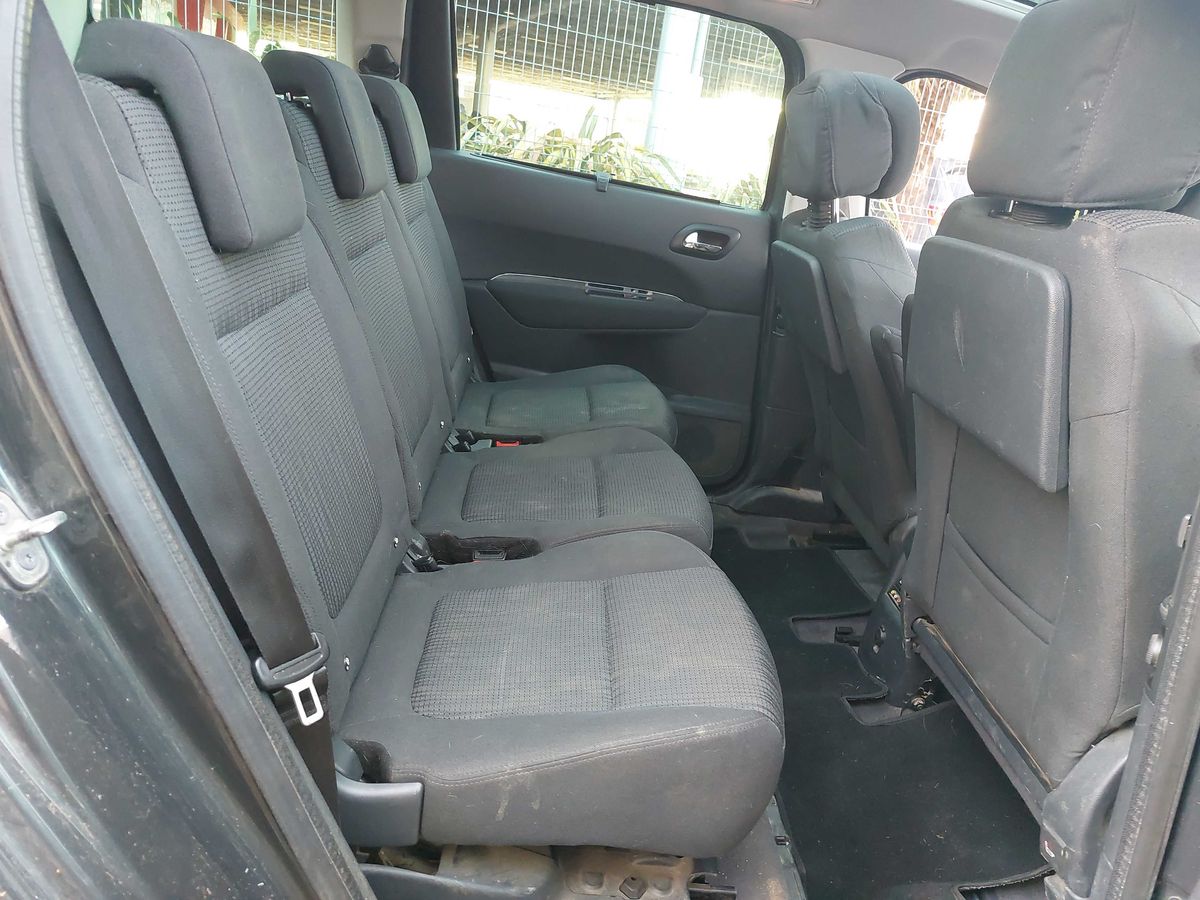 Peugeot 5008 2012 — photo 15