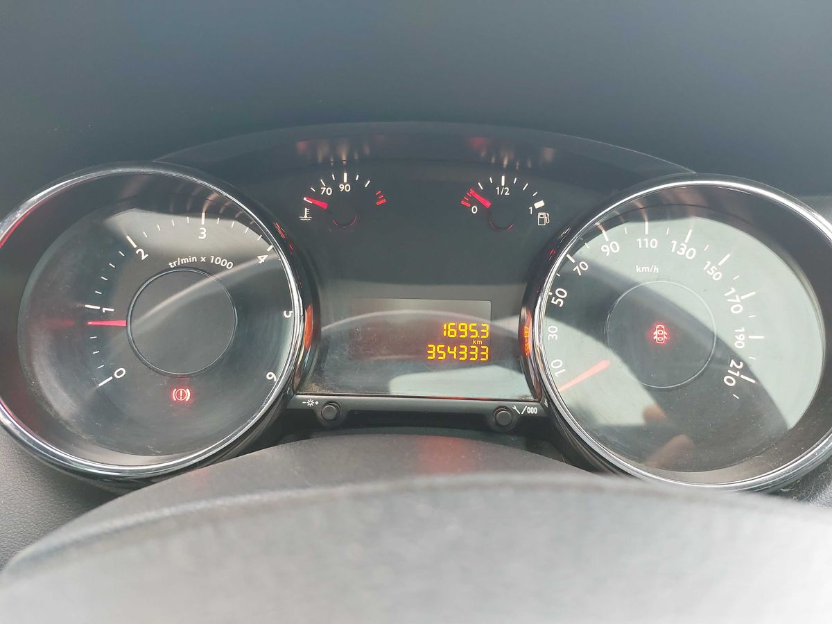 Peugeot 5008 2012 — photo 13