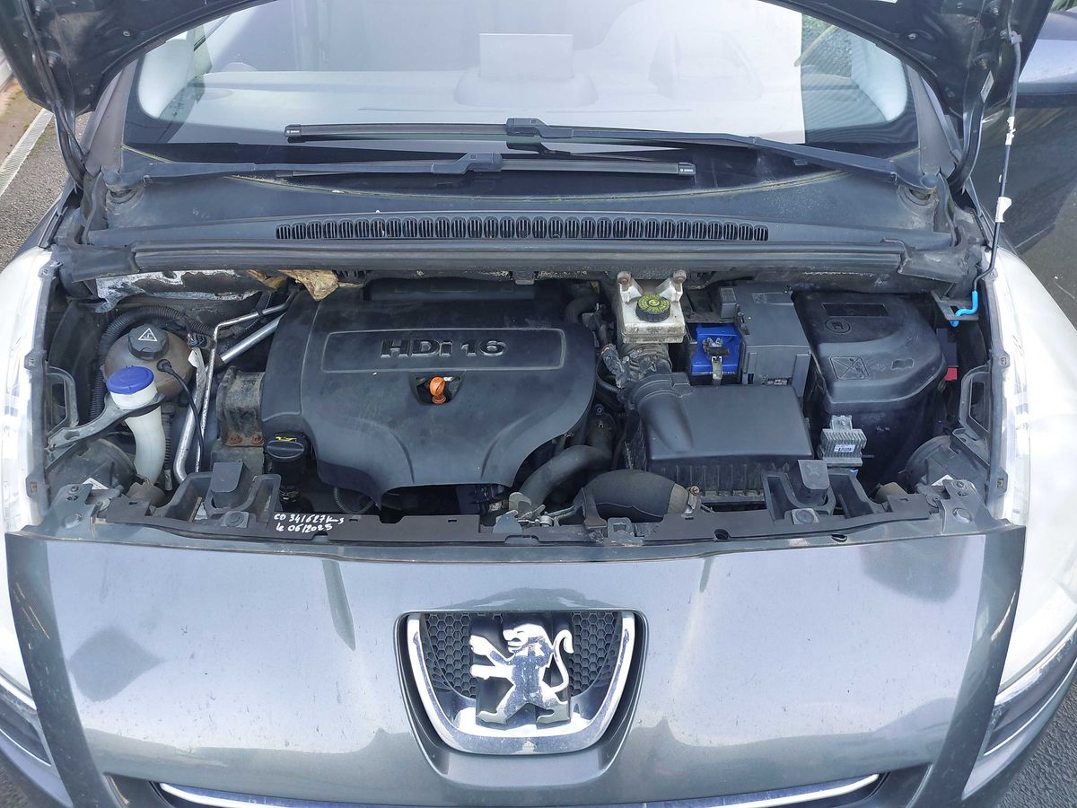 Peugeot 5008 2012 — photo 9