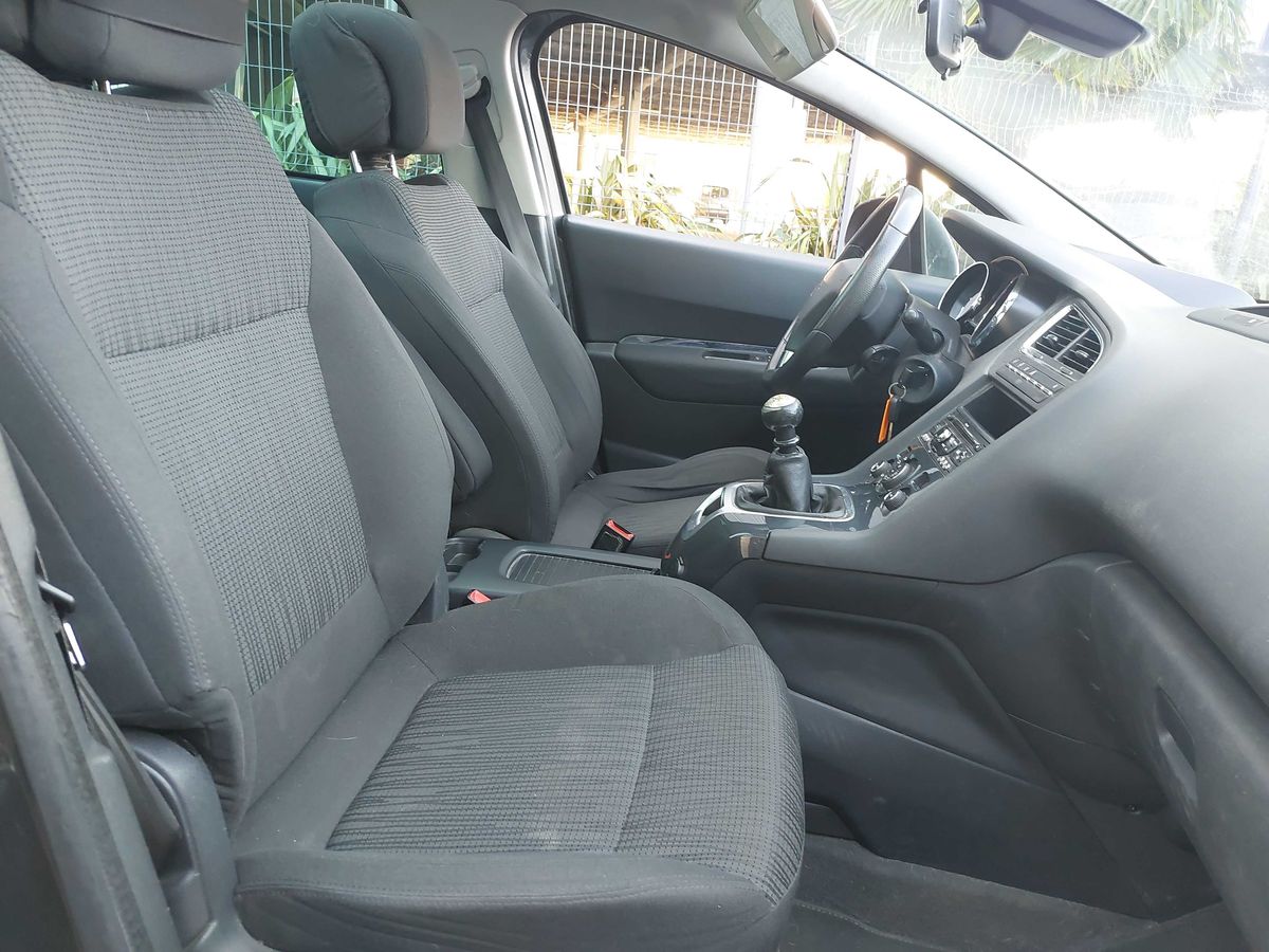 Peugeot 5008 2012 — photo 11