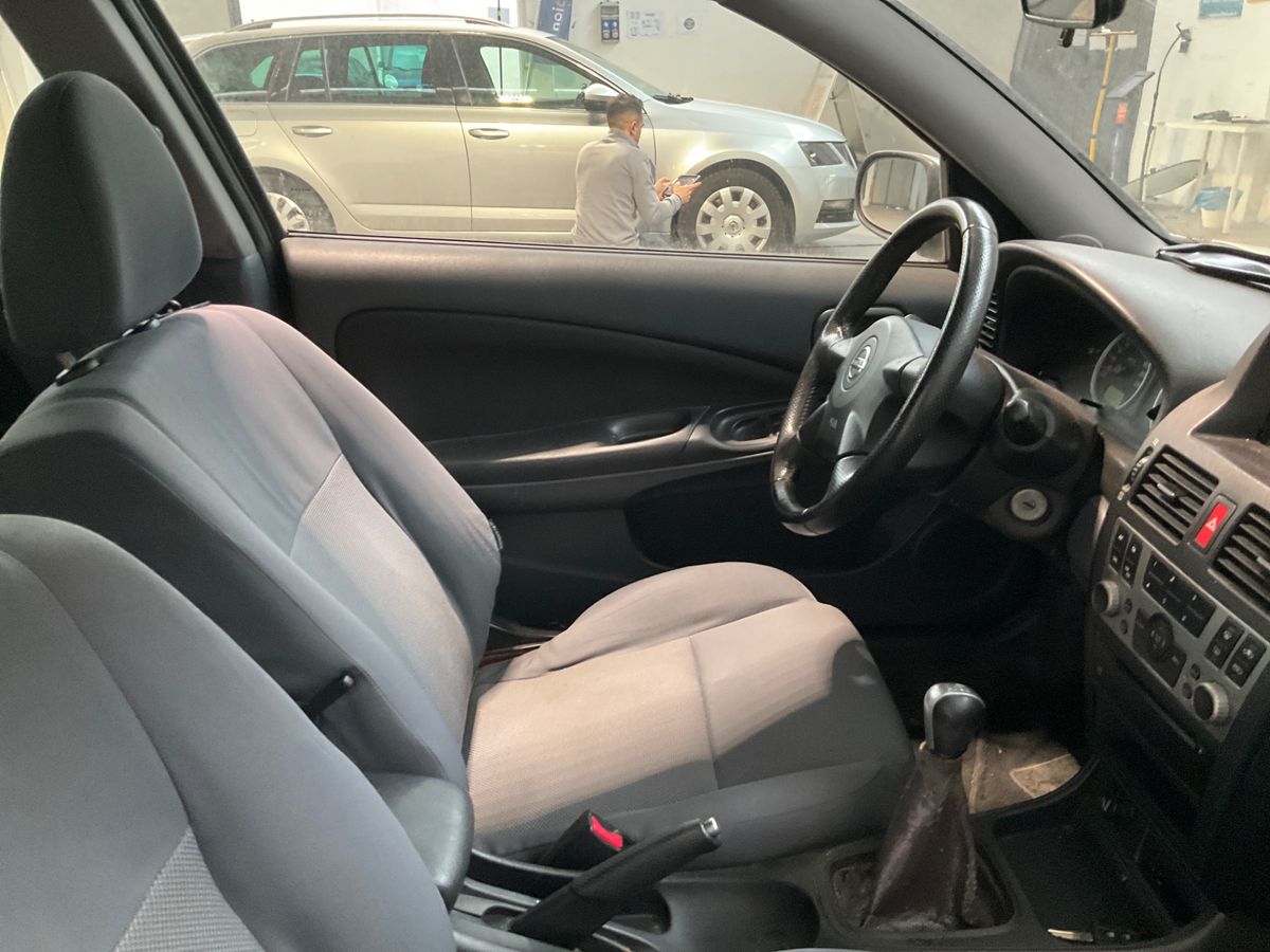 Nissan Almera 2006 — photo 3