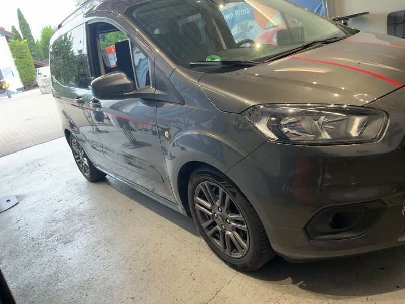 Ford Tourneo 1.0 EcoBoost Sport — zdjęcie 8