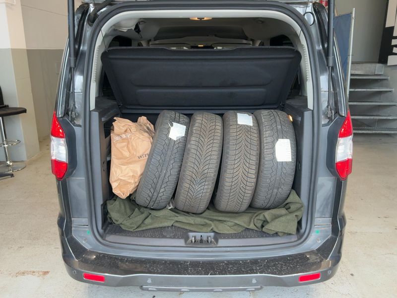 Ford Tourneo 1.0 EcoBoost Sport — zdjęcie 10