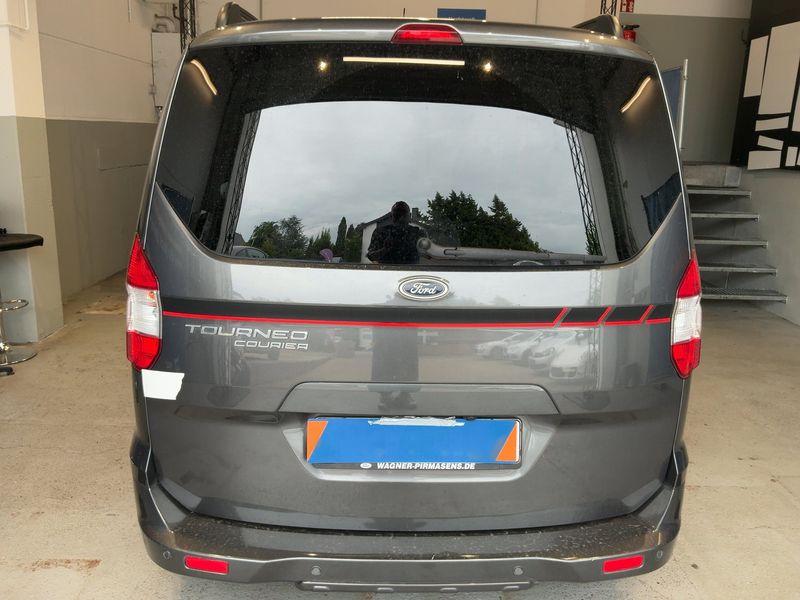 Ford Tourneo 1.0 EcoBoost Sport — zdjęcie 5