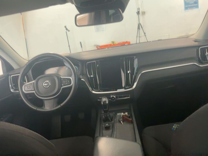 Volvo V60 2.0 D3 Business — zdjęcie 12