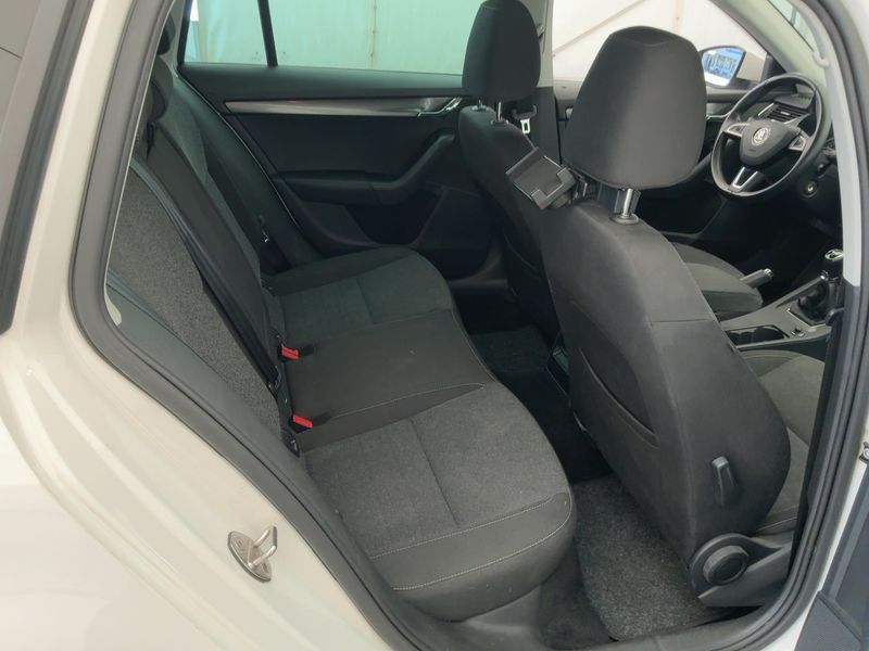 Skoda Octavia 1.6 TDI Soleil — zdjęcie 14