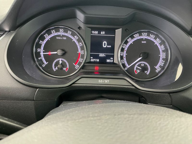 Skoda Octavia 1.6 TDI Soleil — zdjęcie 13