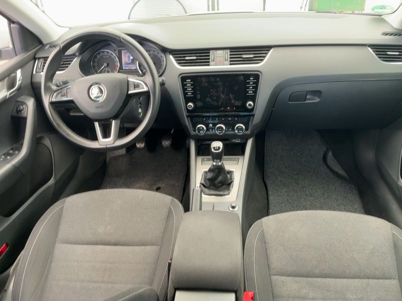 Skoda Octavia 1.6 TDI Soleil — zdjęcie 12