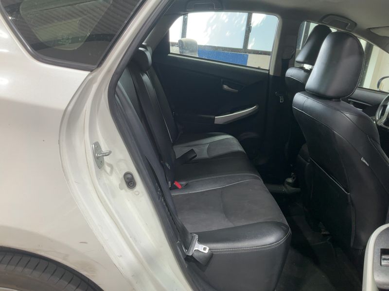 Toyota Prius 1.8 Executive 2013 – снимка 19
