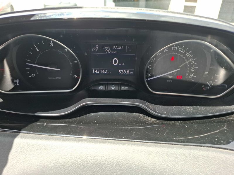 Peugeot 208 1.6 HDi Business Pack — zdjęcie 12