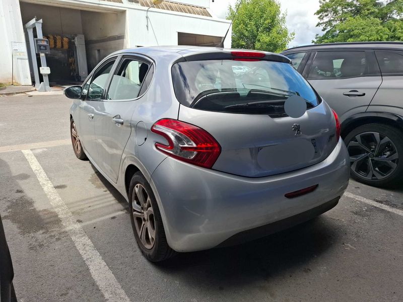 Peugeot 208 1.6 HDi Business Pack — zdjęcie 3