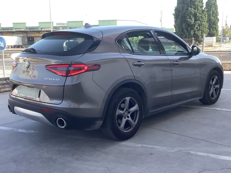 Alfa Romeo Stelvio 2.2 JTDM Basis 2WD — zdjęcie 6