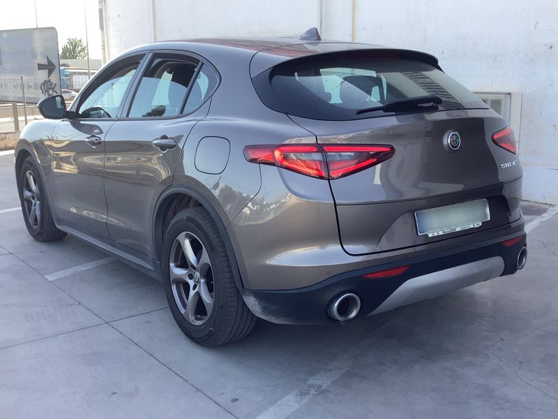 Alfa Romeo Stelvio 2.2 JTDM Basis 2WD — zdjęcie 3