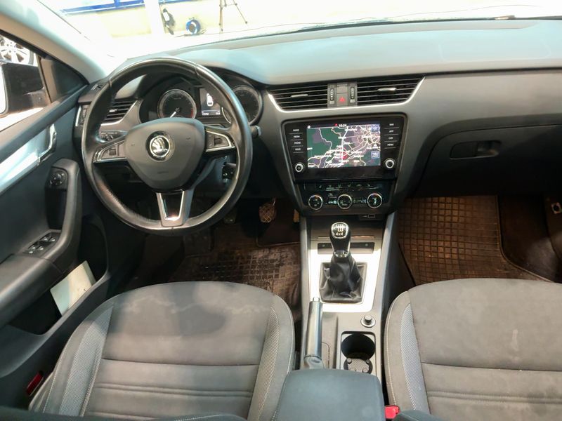 Skoda Octavia 2.0 TDI Ambition 4x4 2018 – снимка 18