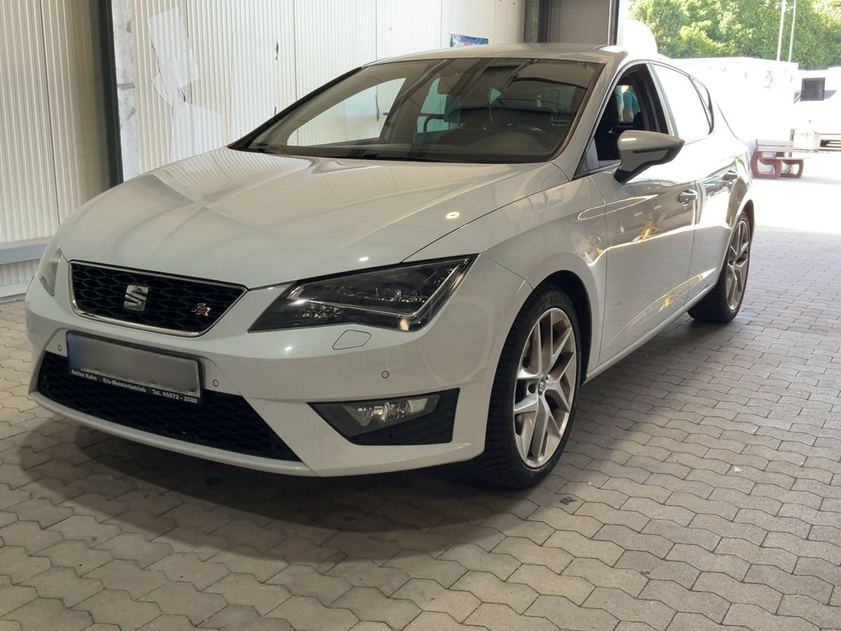 Seat Leon 2015 — photo 1