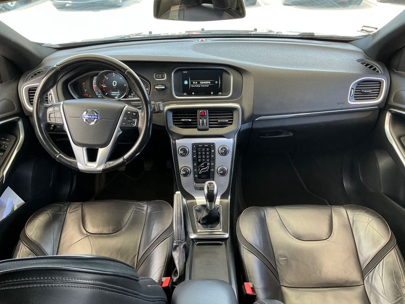 Volvo V40 1.6 D2 Ocean Race — zdjęcie 12