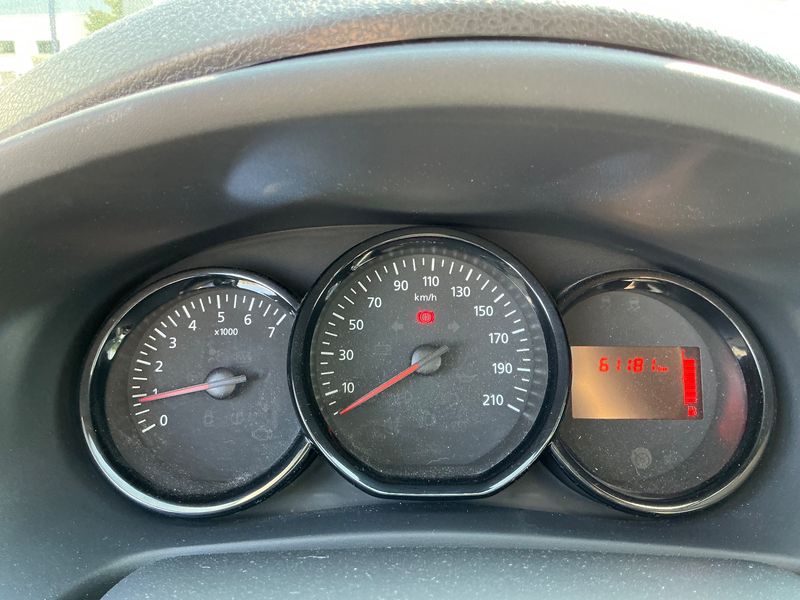 Dacia Sandero 1.0 — zdjęcie 13