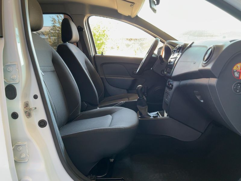 Dacia Sandero 1.0 — zdjęcie 11