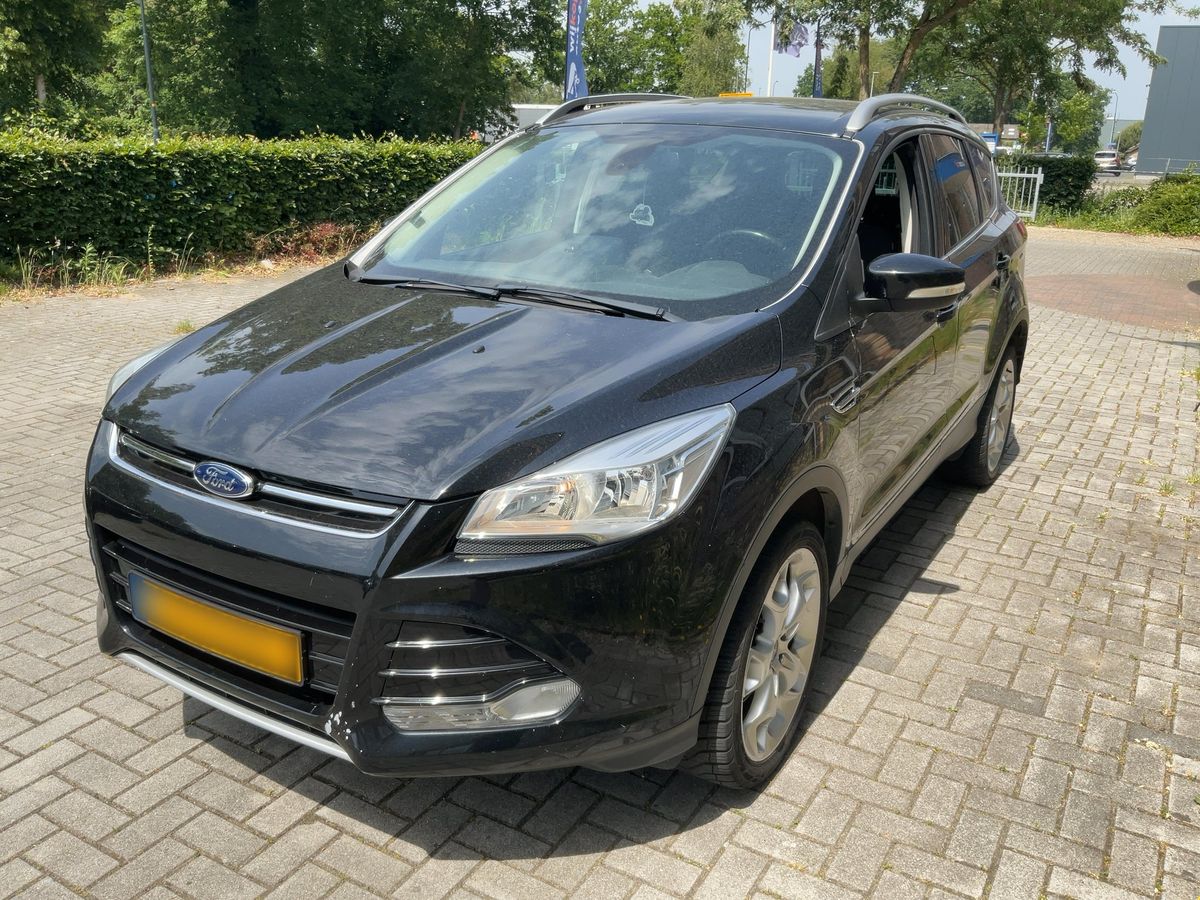 Ford Kuga 2015 — photo 1