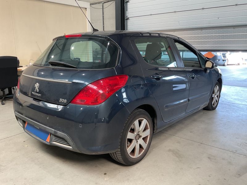 Peugeot 308 1.6 HDi Active 2012 – снимка 2
