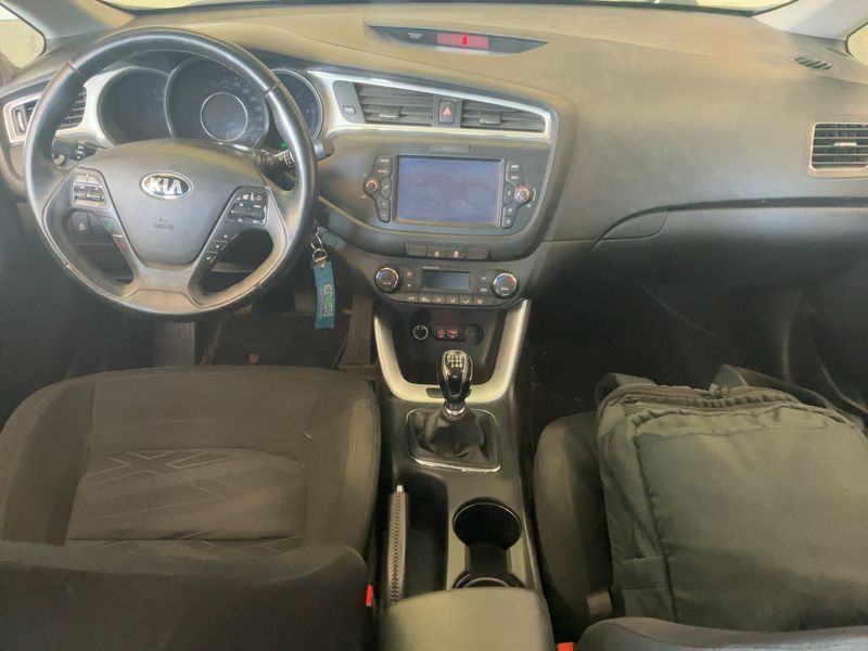 Kia cee'd 1.6 CRDi Active 2015 – снимка 17