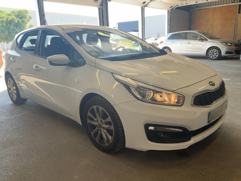 Kia cee'd 1.6 CRDi Active 2015 – снимка 12