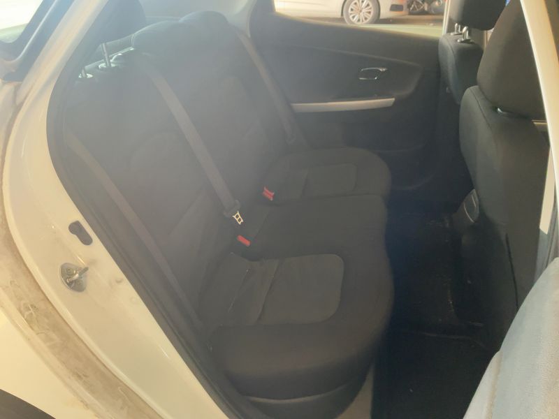 Kia cee'd 1.6 CRDi Active 2015 – снимка 19