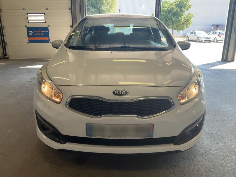 Kia cee'd 1.6 CRDi Active 2015 – снимка 14