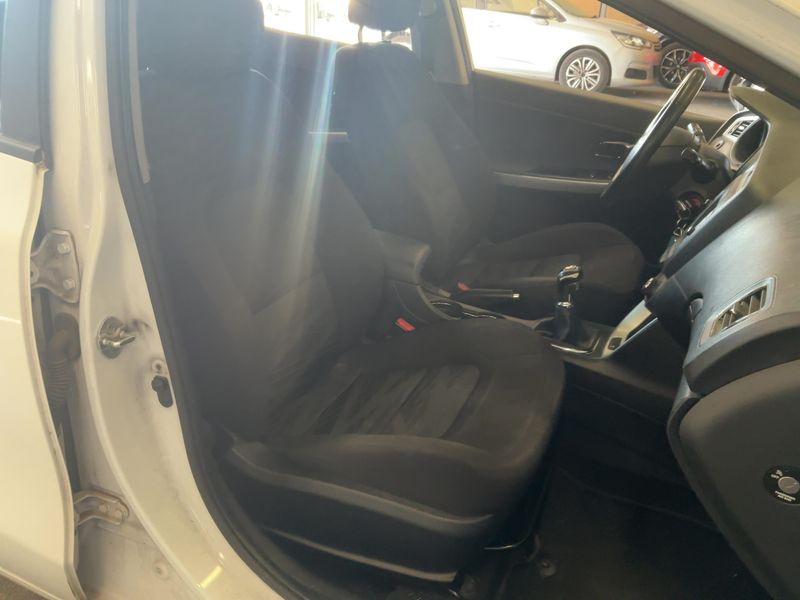 Kia cee'd 1.6 CRDi Active 2015 – снимка 16