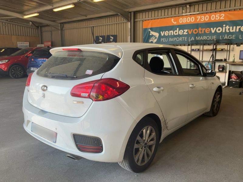Kia cee'd 1.6 CRDi Active 2015 – снимка 8