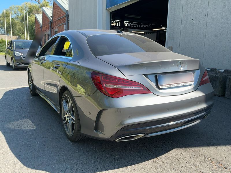 Mercedes-Benz CLA-Klasse CLA 200 d AMG Line — zdjęcie 3