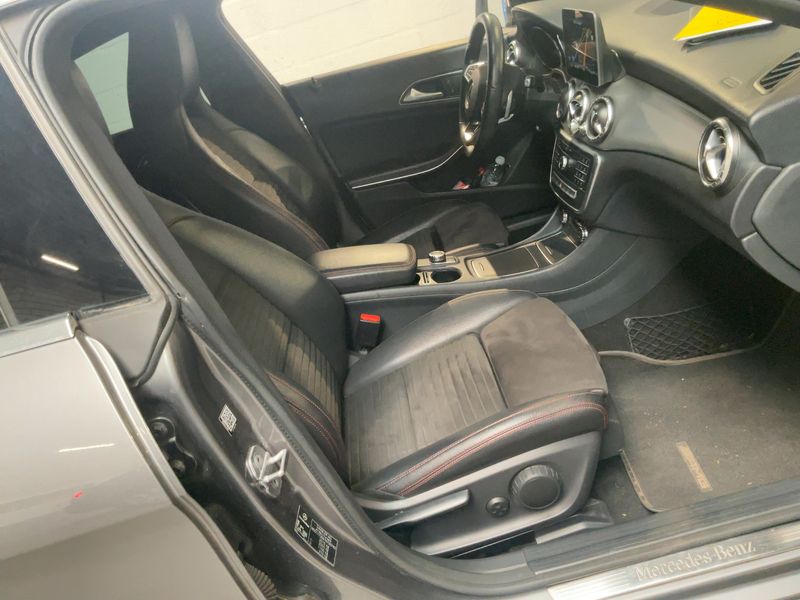 Mercedes-Benz CLA-Klasse CLA 200 d AMG Line — zdjęcie 11