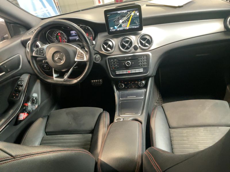 Mercedes-Benz CLA-Klasse CLA 200 d AMG Line — zdjęcie 12