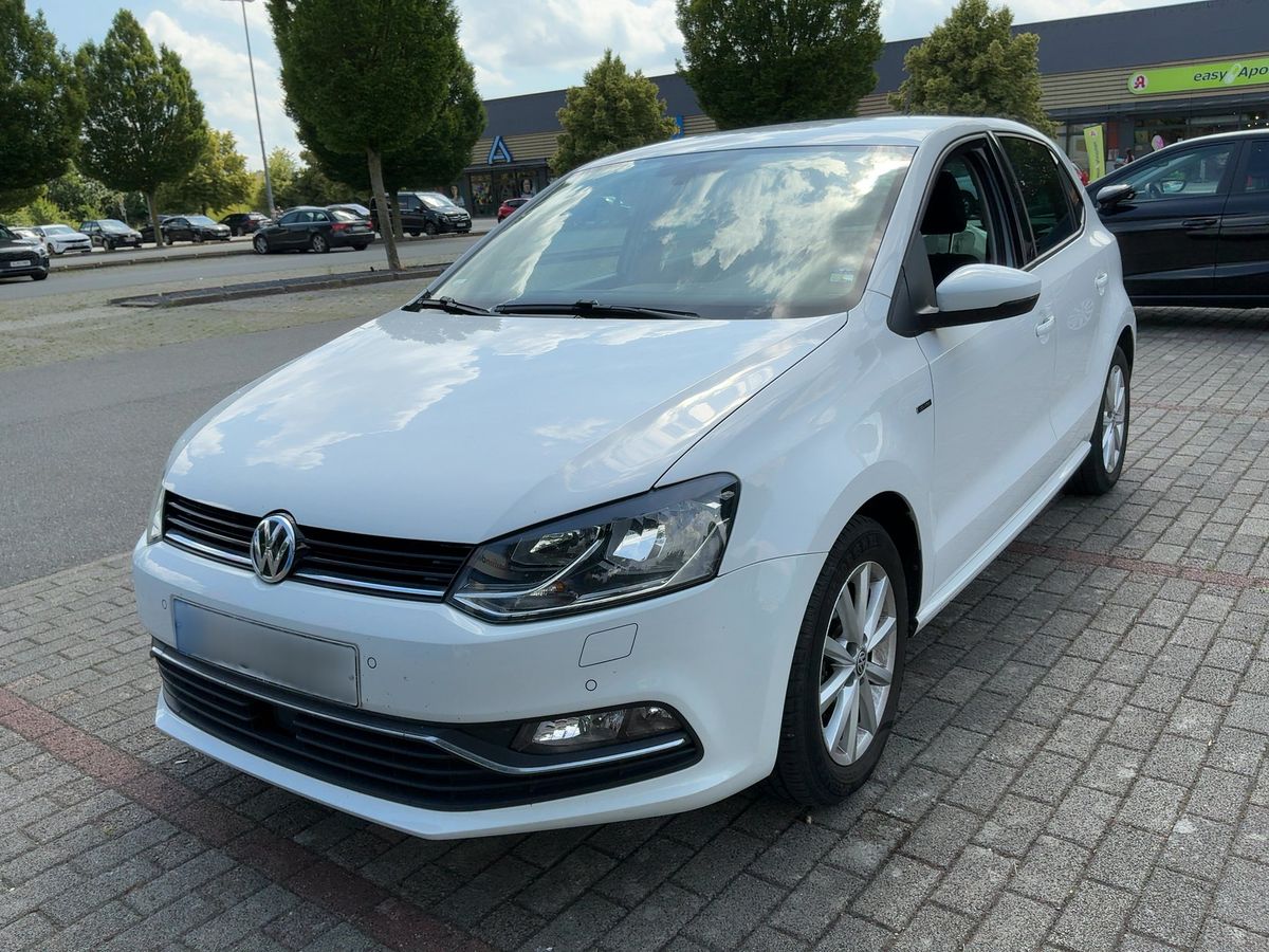 Volkswagen Polo 2015 — photo 1