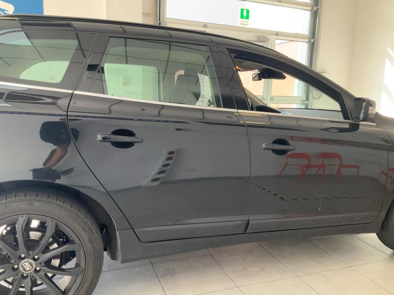 Volvo XC60 2.4 D4 Momentum AWD — zdjęcie 7