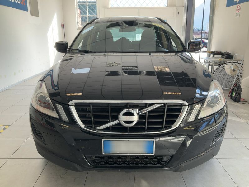 Volvo XC60 2.4 D4 Momentum AWD — zdjęcie 9