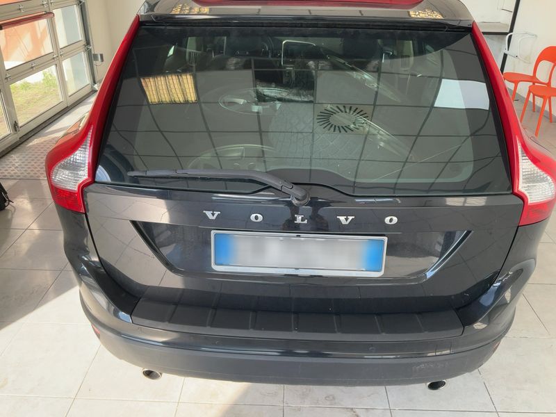 Volvo XC60 2.4 D4 Momentum AWD — zdjęcie 5