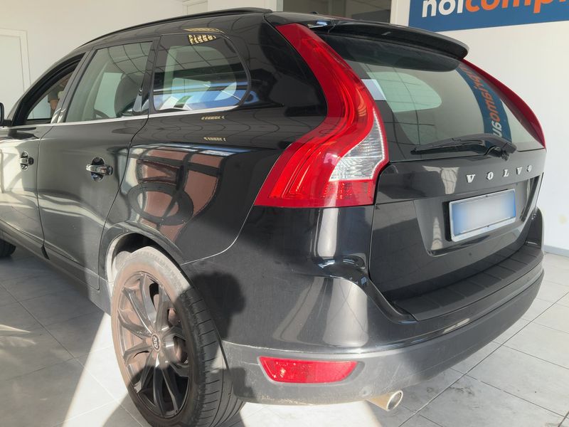 Volvo XC60 2.4 D4 Momentum AWD — zdjęcie 3