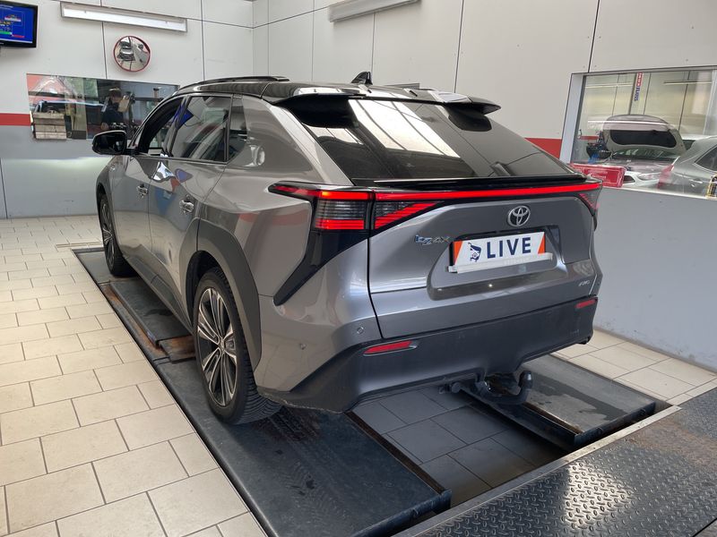 Toyota bZ4X electric drive 160 kW AWD — zdjęcie 3