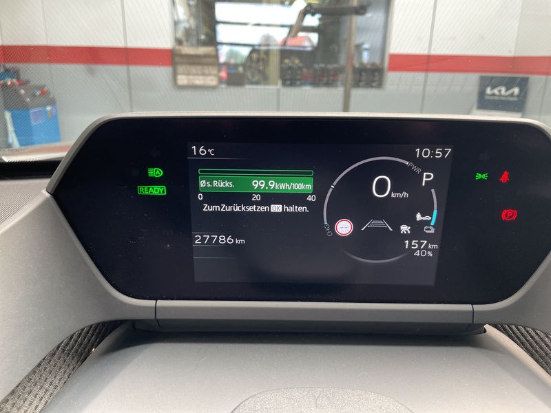Toyota bZ4X electric drive 160 kW AWD — zdjęcie 12