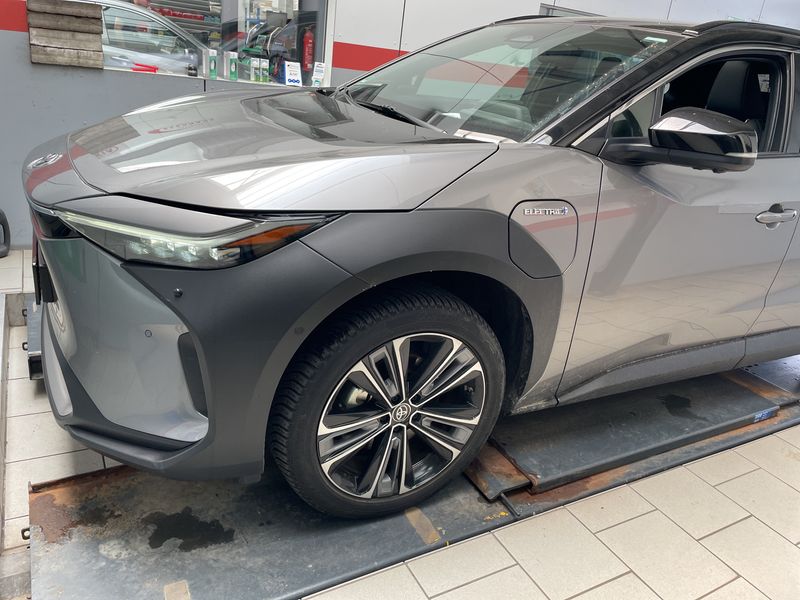Toyota bZ4X electric drive 160 kW AWD — zdjęcie 2