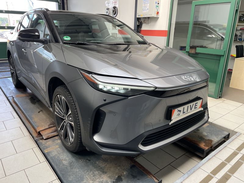 Toyota bZ4X electric drive 160 kW AWD — zdjęcie 6