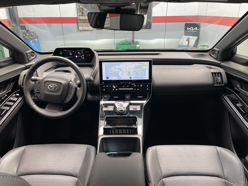 Toyota bZ4X electric drive 160 kW AWD — zdjęcie 11