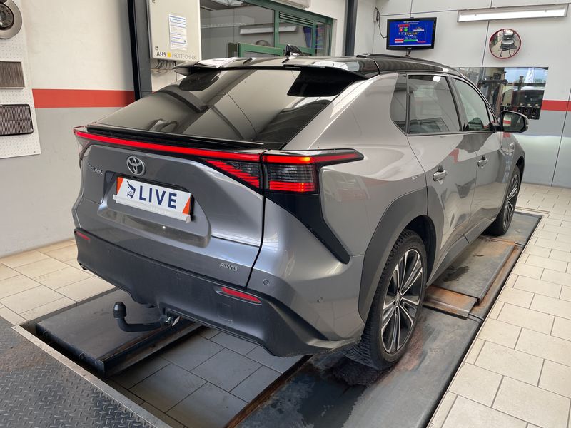 Toyota bZ4X electric drive 160 kW AWD — zdjęcie 5