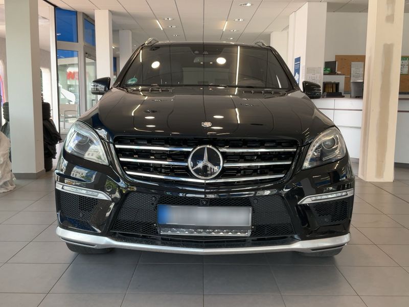Mercedes-Benz M-Klasse ML 63 AMG — zdjęcie 9
