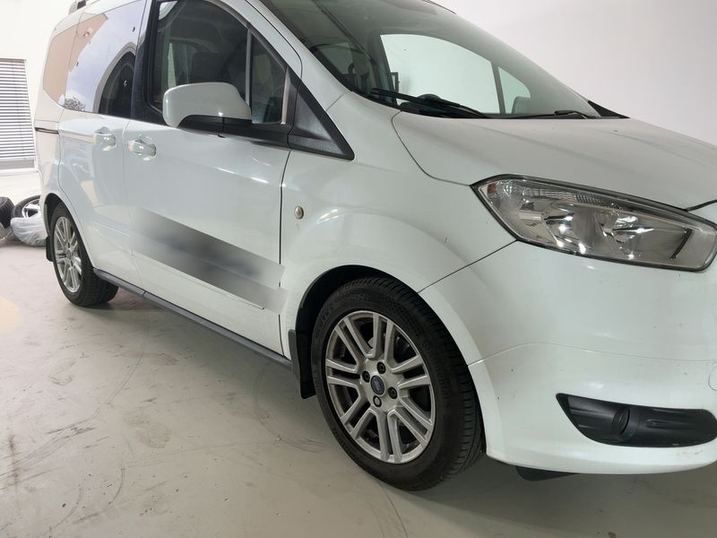 Ford Tourneo 1.0 EcoBoost Titanium — zdjęcie 8