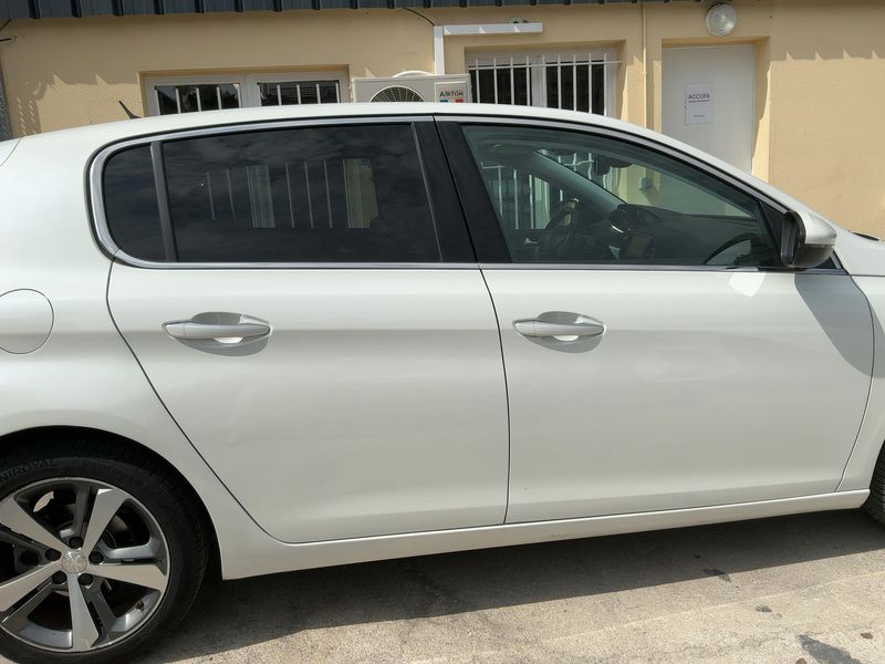 Peugeot 308 1.2 e-THP Feline 2015 – снимка 10